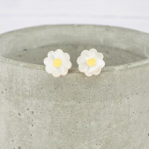 Titanium ear wire - Pearly white acrylic small flower blossom stud earrings - Delicate hypoallergenic earrings - Daisy