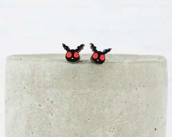 Titan Ohrdraht Mothman Ohrstecker - Acryl hypoallergene Ohrringe - Mini Ohrstecker - Halloween - Spooky - Cryptid