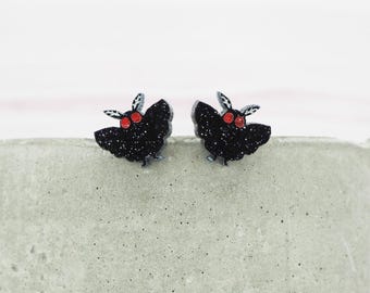 Titan Ohrstecker Mothman Ohrstecker - Schwarz Glitter Acryl hypoallergene Ohrringe - Halloween - Spooky - Cryptid