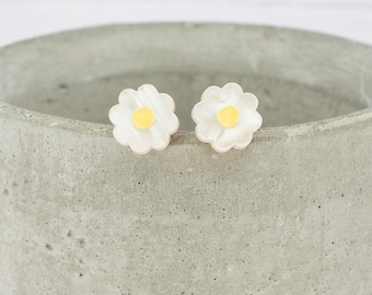 Acrylic Daisy Stud Earrings: Titanium, Hypoallergenic Flower Blossom