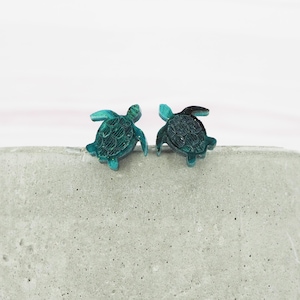 Titanium ear wire - Sea turtle stud earrings - Delicate hypoallergenic earrings