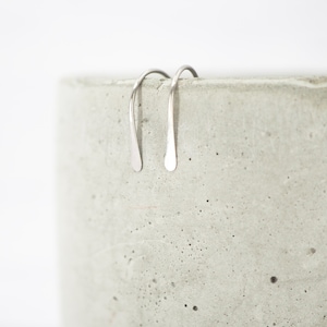 Small titanium open hoop earrings - Delicate polished lightweight threader earrings - Hypoallergenic open hoops