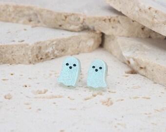 Pendientes fantasma azul claro: joyería de titanio hipoalergénica para Halloween.