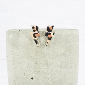 Titanium ear wire lightning bolt Leopard print stud earrings - Delicate hypoallergenic earrings - Minimalist studs