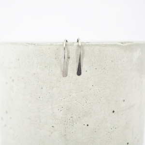 Kleine offene Titan Creolen: Leichte Ohrhänger