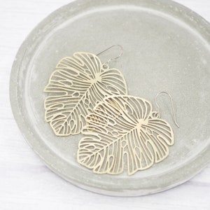 Hypoallergenic titanium ear wires - Brass monstera leaf dangle earrings - Unique gift - Plants - XL Leaves