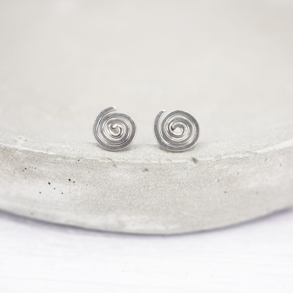 Titan Spirale Ohrstecker: Hypoallergen Minimalist Boho