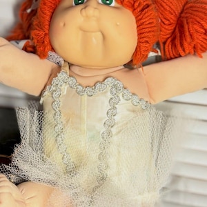 Vintage Cabbage Patch Kids Puppe, orange Zöpfe, grüne Augen | weißes Tutu, signiert