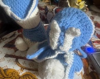 Handmade crocheted yarn dolls depicting a kissing couple in blue and white