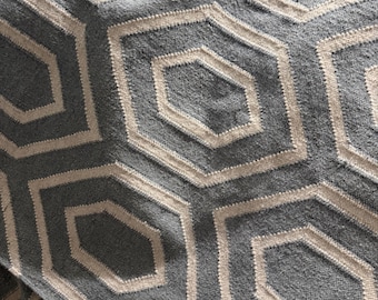 Hand-tufted wool area rug with geometric chevron pattern in dark grey and ivory by Safavieh