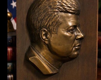 Vintage McCoy John F. Kennedy Bust Sculpture – 1960s JFK Presidential Memorabilia – Mid Century Americana Office Decor