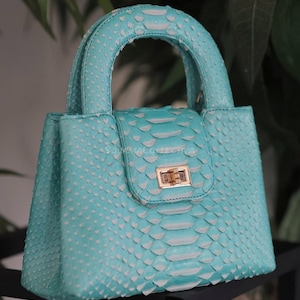 Porte-monnaie en cuir de python bleu turquoise : véritable sac en peau exotique