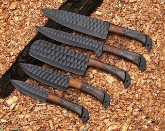 Set di coltelli da cucina premium con verniciatura a polvere, realizzati a mano – Coltelli da chef in acciaio ad alto tenore di carbonio forgiati a mano – Set di coltelli da cucina personalizzato – Regalo per lei
