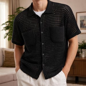 Peut inclure: Panneau en bois rustique avec l'inscription "Welcome to our home" en lettres blanches. Le panneau présente une finition vieillie et un design simple et accueillant, idéal pour la décoration d'entrée.