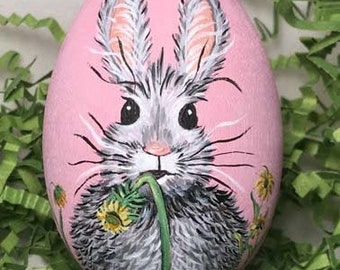 Easter Egg, hand painted Bunny with Daisy