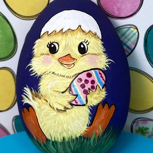 Huevo de Pascua pintado a mano, pollito