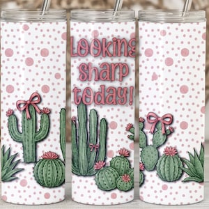 Peut inclure: Ensemble de trois bols en céramique gigognes de tailles graduées. Les bols sont blancs avec une finition texturée et mouchetée et présentent un bord légèrement évasé. Le plus grand bol mesure environ 20 cm de diamètre.