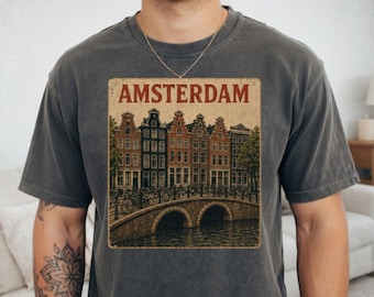Camiseta Vintage de Viagem a Amsterdã, Camiseta com Estampa de Casas nos Canais, Camiseta de Férias na Holanda, Lembrança Turística Retrô