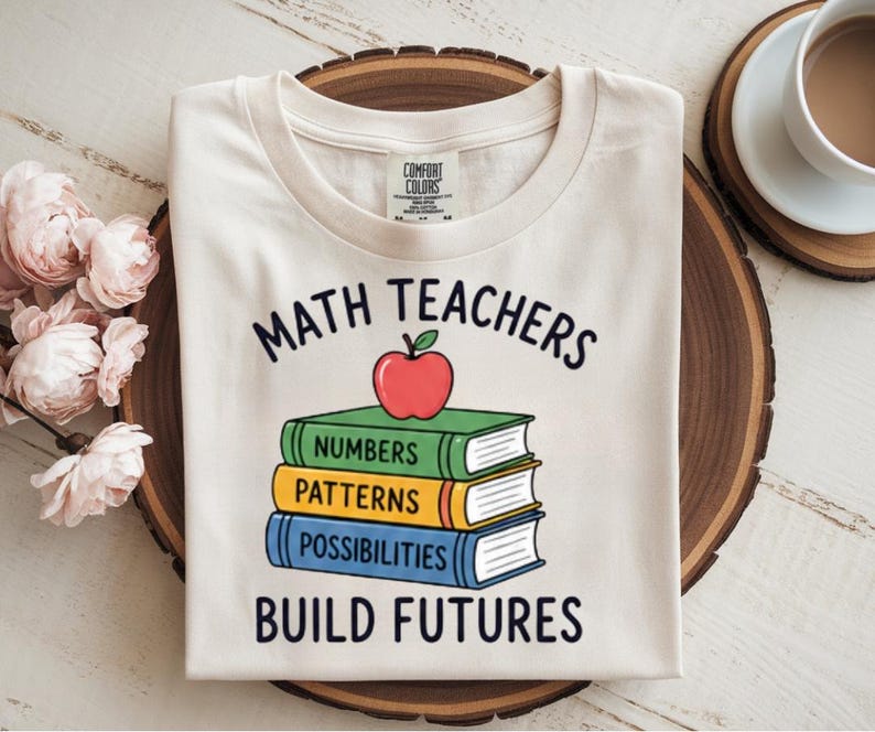 Shirt voor wiskundeleraren Build Futures, inspirerend T-shirt voor leraar, cadeau voor wiskundedocent, waarderingskleding voor de klas afbeelding 3