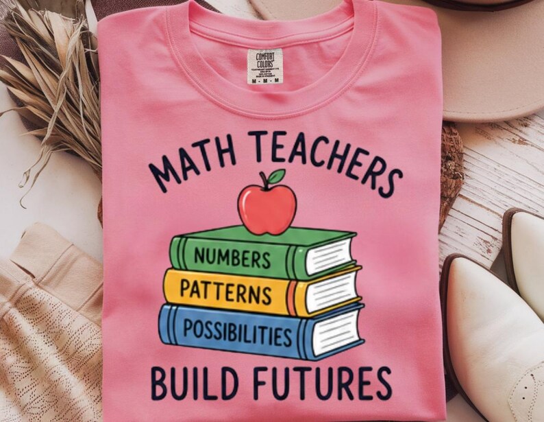 Shirt voor wiskundeleraren Build Futures, inspirerend T-shirt voor leraar, cadeau voor wiskundedocent, waarderingskleding voor de klas afbeelding 1