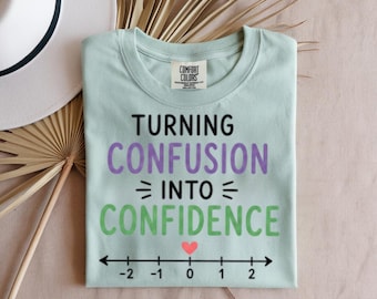 Camiseta "Transformando Confusão em Confiança", Presente para Professor de Matemática, Camiseta Inspiradora para Educadores, Vestuário para Professores de Sala de Aula