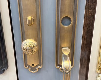 Juego de cerradura y manija de puerta de latón antiguo: Herrajes clásicos para entrada, elegancia en latón macizo.