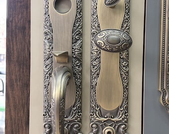 Juego de cerradura y manija de puerta ornamentada de lujo, herrajes vintage para puerta de entrada, placa trasera decorativa de latón macizo, juego clásico de manija y pomo para puerta principal.