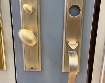 Elegante juego de cerradura con manija de puerta curvada, placa larga, herrajes para puerta de entrada, manija de puerta principal de latón macizo, juego de manijas modernas de lujo