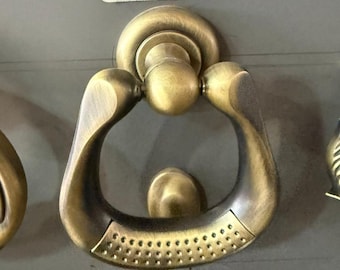 Llamador de puerta de lujo / Diseño redondo / Detalle decorativo en relieve / Herrajes modernos para puertas