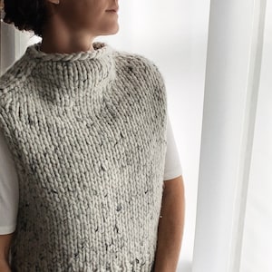 TODAYFUL Mottle Yarn Knit Vest in grey.