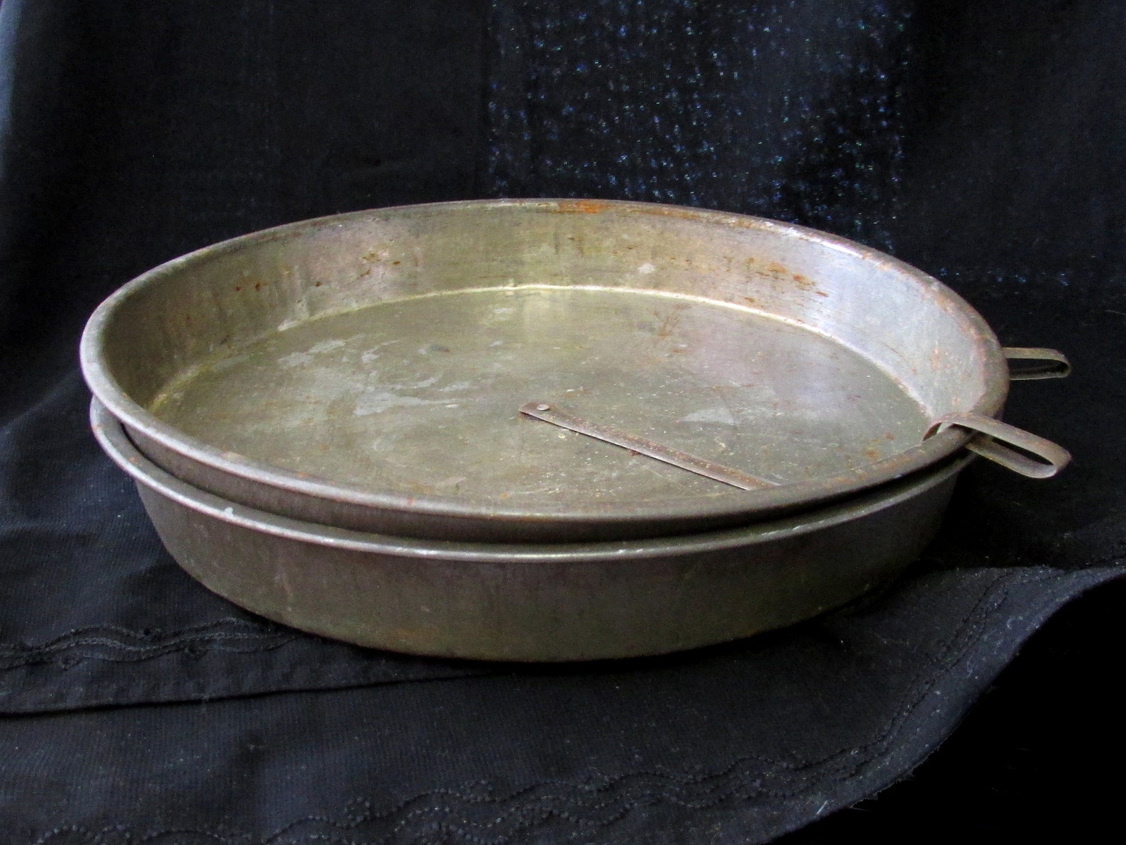 2 Antique Cake Pans with Round Slider Unmarked Etsy