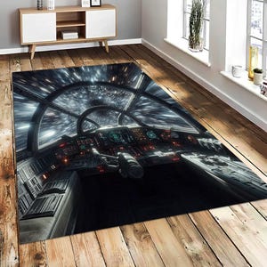 Puede incluir: Una alfombra rectangular con una imagen detallada de la cabina de una nave espacial con vista a un campo estelar. La alfombra tiene una combinación de colores oscuros con acentos rojos, azules y grises, creando un diseño futurista e inmersivo.