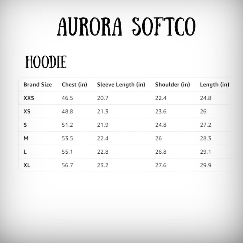 K&ouml;nnte beinhalten: Eine Gr&ouml;&szlig;entabelle f&uuml;r einen Aurora Softco Kapuzenpullover. Die Tabelle listet die Gr&ouml;&szlig;en von XXS bis XL mit den entsprechenden Ma&szlig;en in Zoll f&uuml;r Brustumfang, &Auml;rmell&auml;nge, Schulterbreite und Gesamtl&auml;nge auf. Schwarzer Text auf wei&szlig;.