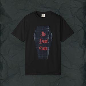 Maglietta per programmatori con codice non morto, maglietta con codifica gotica, maglietta con design a bara con scheda perforata