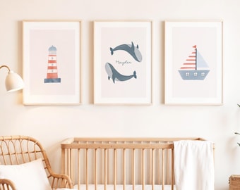 Benutzerdefinierte Name Aquarell Blau und Rot Wasser Wand Kunst 3er-Set, Leuchtturm Wale Segelboot Wanddekoration, Baby Jungen Zimmer Drucke