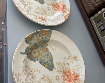 222 Fifth Plato de porcelana fina "Zoe Butterfly" — descatalogado / borde dorado / decoración Cottagecore