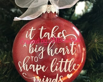 Teacher Ornament / Teacher Gift / It Takes A Big Heart to Shape Little Minds / Preschool / Daycare. Free Personalization / Glass