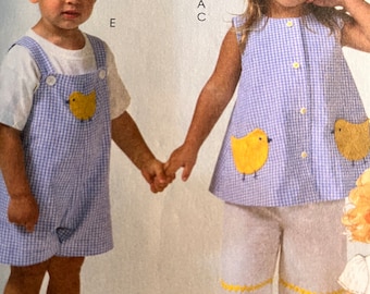 2005 Kleinkinder Tops, Hosen und Overall - McCall's Schnitt M4756 - Größen 1-4