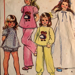 1976 Raggedy Ann et Andy Children’s abs Girl’s Nightgown and Pajamas - McCall’s Carefree Pattern 5255