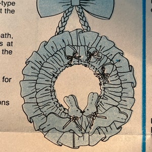 Basic Wreath with 12 Months of Changeable Seasonal Decorations - McCall’s Pattern 3881 / P925 / 899