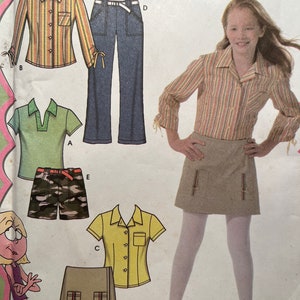 2004 Lizzie McGuire Girls’/Girls’ Plus Pants, Shorts, Skort, Shirt and Knit Top - Simplicity Pattern 4977 -Sizes 8-16
