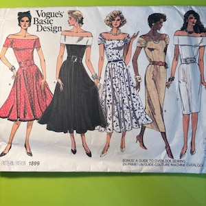 Puede incluir: Patrón de costura Vogue's Basic Design 1899 con ilustraciones de vestidos con hombros descubiertos en varios estilos. El patrón incluye una guía para coser con overlock. Los vestidos son de color rojo, negro, blanco y estampados florales.