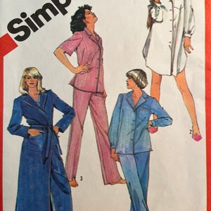 1982 Misses’ Tailored Pajamas, Nightshirt and Robe - Simplicity Pattern 5786 - Size Medium (14-16)