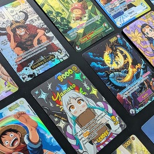 Könnte beinhalten: Eine Sammlung von One Piece-Sammelkarten mit verschiedenen Charakteren wie Yamato, Monkey D. Luffy, Tony Tony Chopper, Nami und Kaido. Jede Karte zeigt farbenfrohe Illustrationen im Anime-Stil, Stärkewerte und englischen Text.