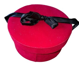 Vintage Red Velvet Round Hat Box Black Ribbon Bow Carry Handle Old Hollywood