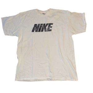 Vintage 90s Nike Men's L White Graphic Print T-Shirt Distressed Logo Y2K sport image 2