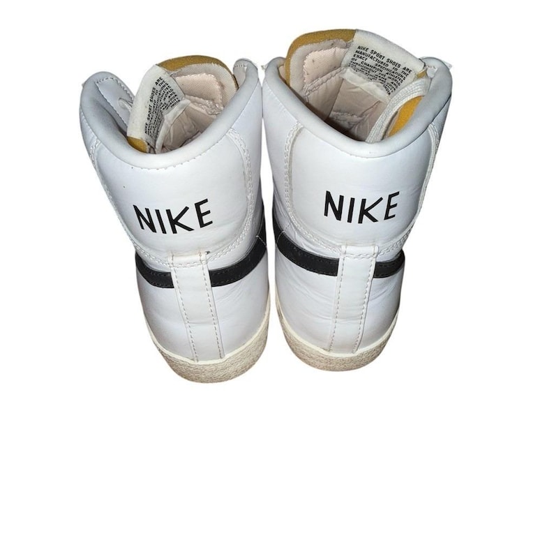 Zapatillas Nike Blazer Mid '77 Vintage para hombre, color blanco/negro, caña alta, talla 9.5. imagen 4