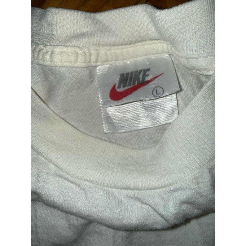 Vintage 90s Nike Men's L White Graphic Print T-Shirt Distressed Logo Y2K sport image 4