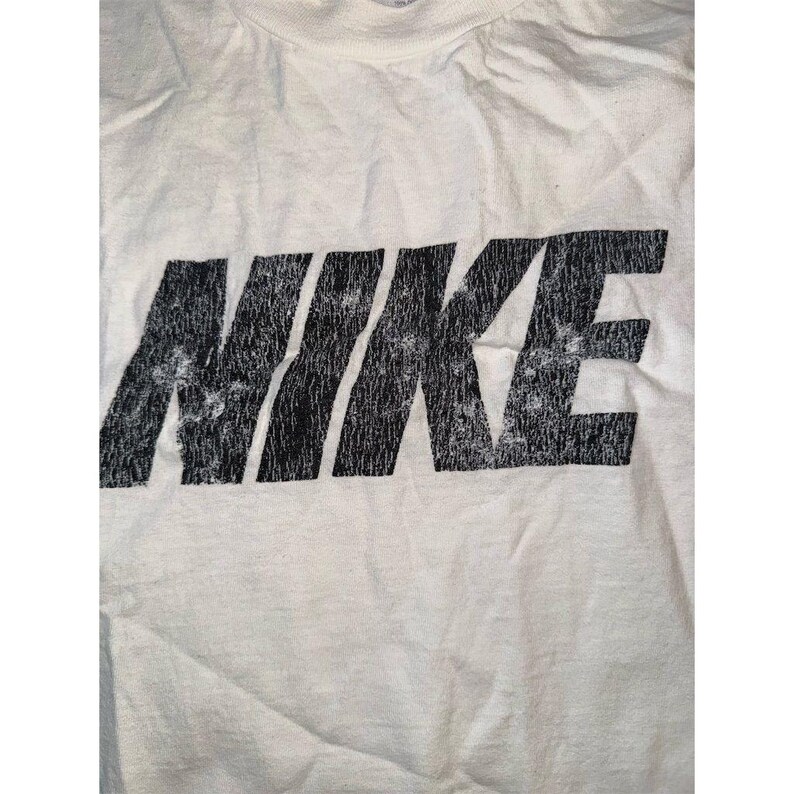 Vintage 90s Nike Men's L White Graphic Print T-Shirt Distressed Logo Y2K sport image 3