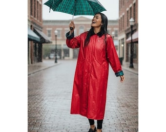 Impermeable vintage Misty Harbor, talla M, color rojo, largo, tipo gabardina, con forro a cuadros y cierre de botón a presión. Estilo preppy.